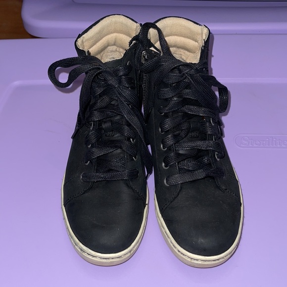 UGG Women’s Black Leather Gradie Trainer Sneakers - Picture 3 of 10